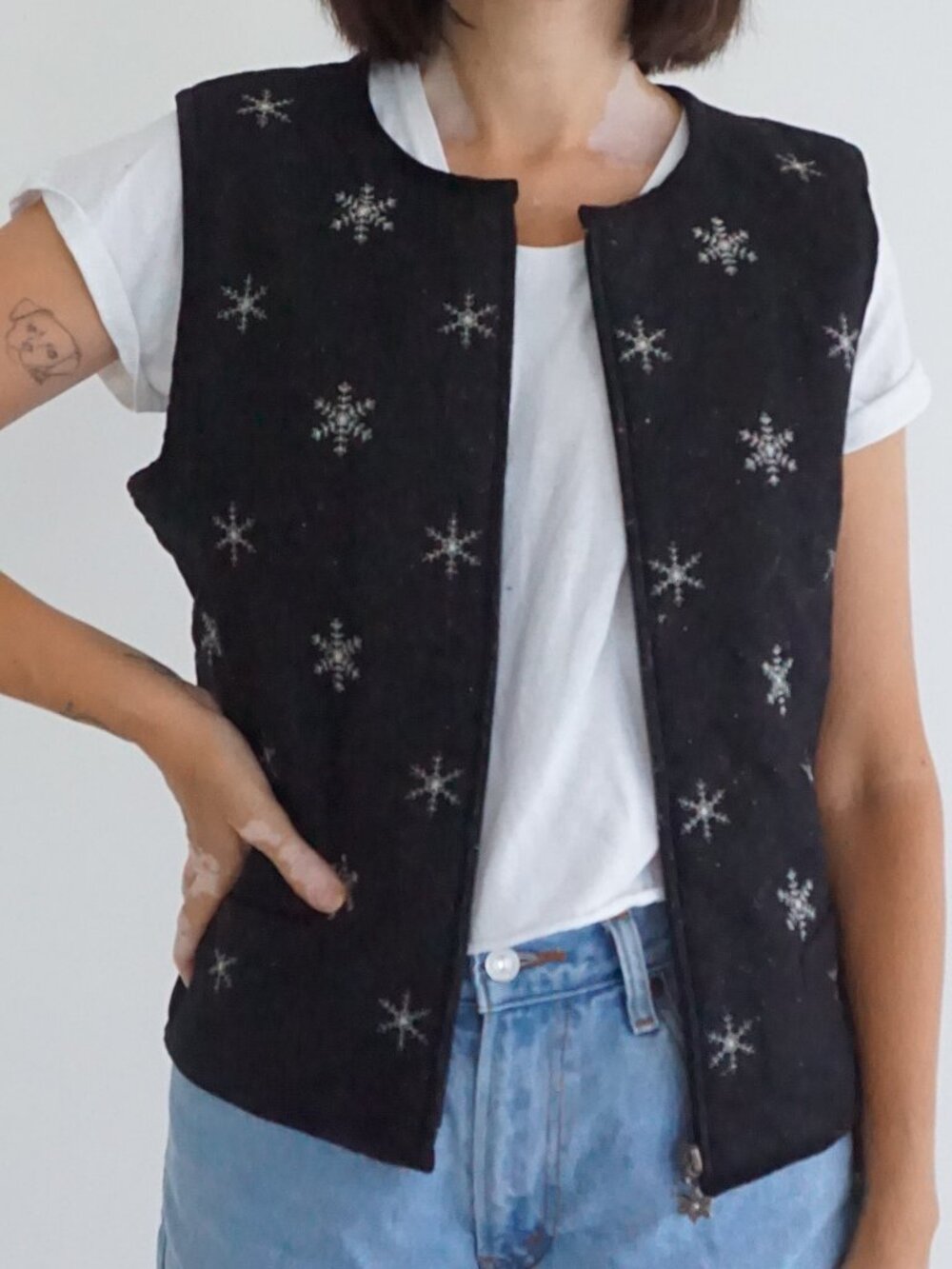 Talbots Petites Black Silver Snowflake Festive Holiday Christmas Vest PS